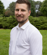 Book an Appointment with Mateusz Szczepanek for Osteopathy